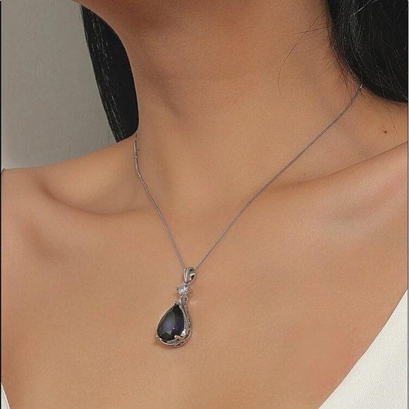 🆕 Waterdrop Crystal Blue & Silver Necklace!!!  Brand New!!! Great Gift Idea!!! - Picture 6 of 7
